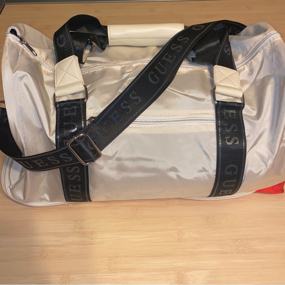 GUESS Gym Weekend Logo White Red Black Lightweight Duffle Travel Bag